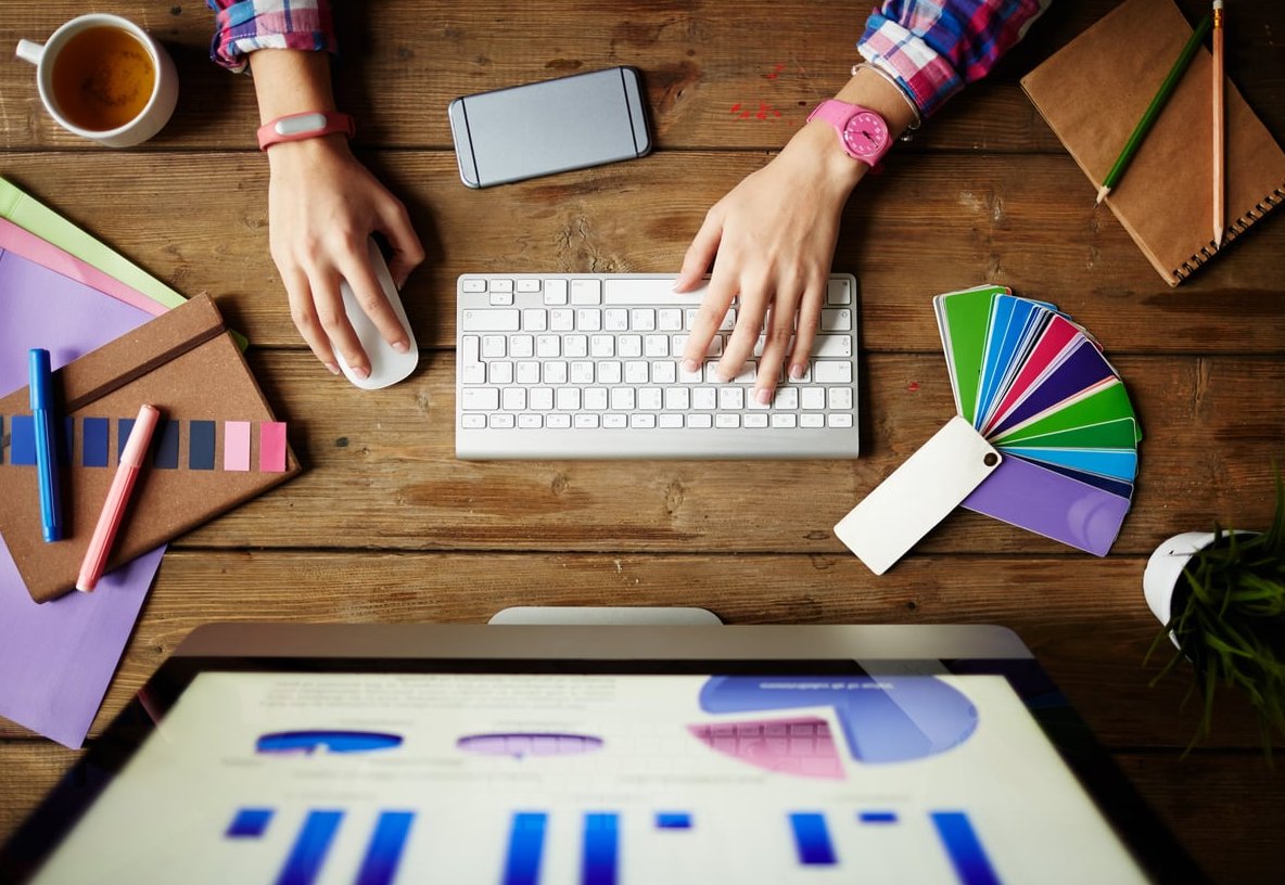 Flyer vs Brochure: What’s the Difference and Which One Does Your Business Need?